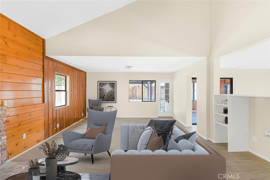 554 E Jackman Street Property Photo 2