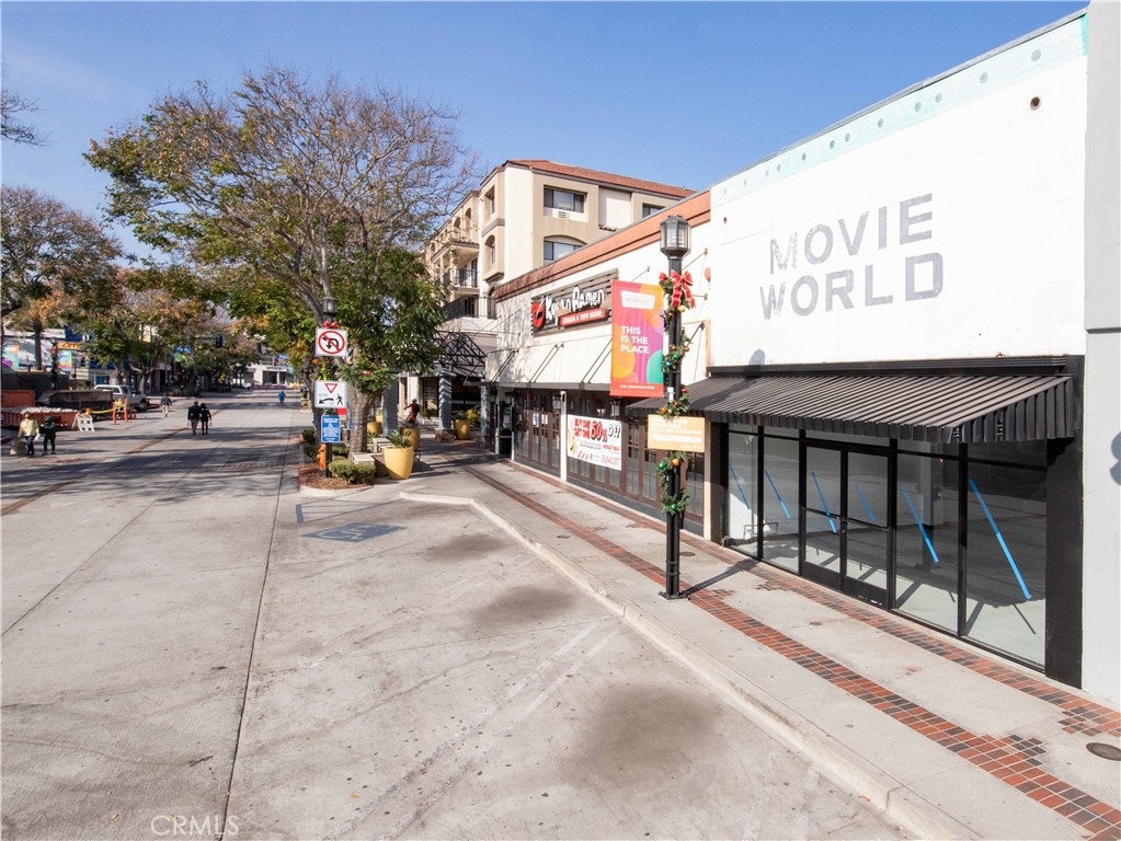 212 N San Fernando Boulevard Property Photo 1