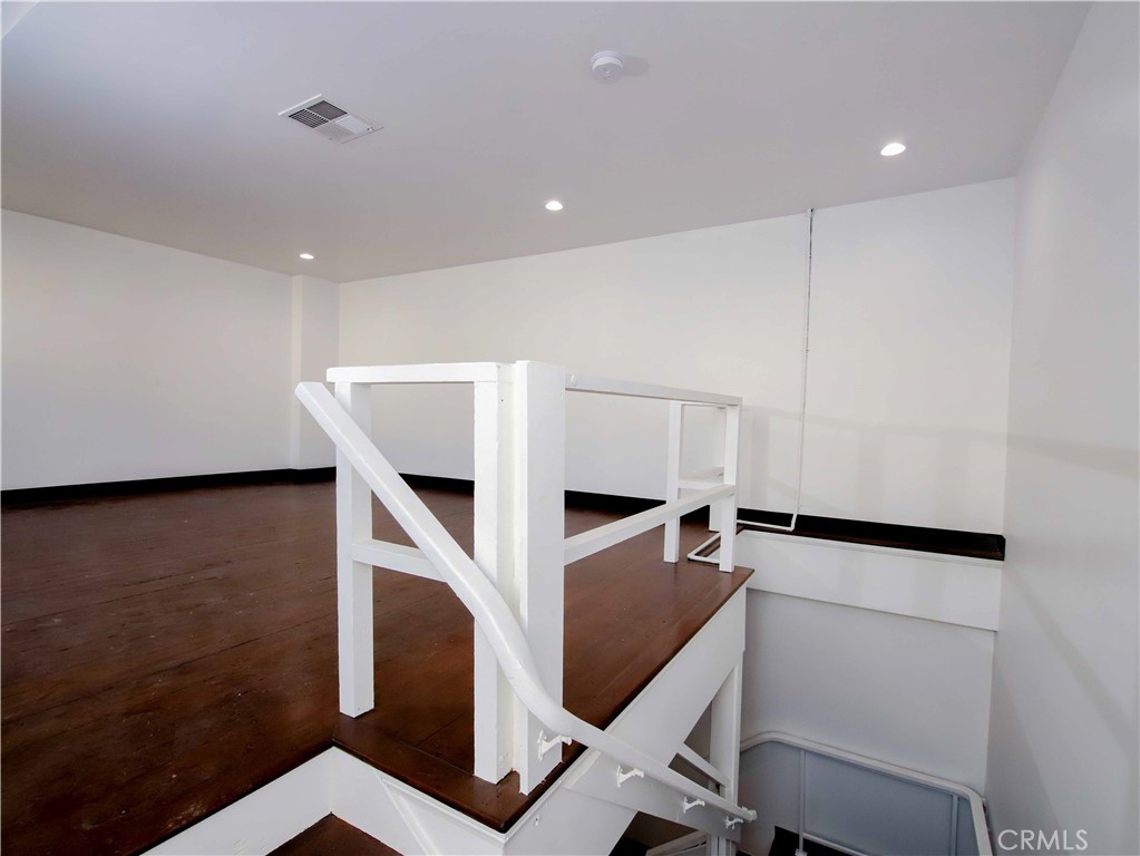 212 N San Fernando Boulevard Property Photo 5