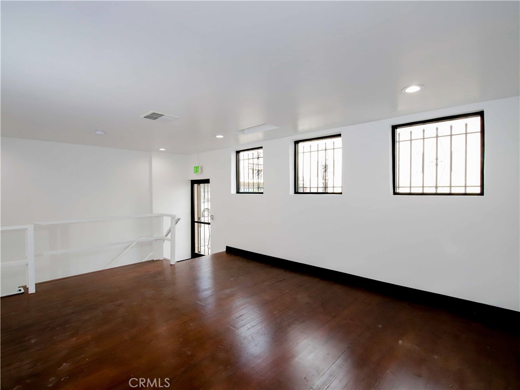 212 N San Fernando Boulevard Property Photo 6