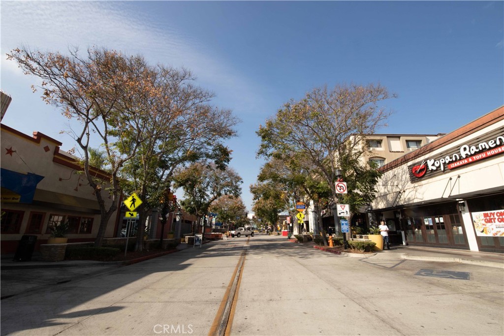 212 N San Fernando Boulevard Property Photo 9