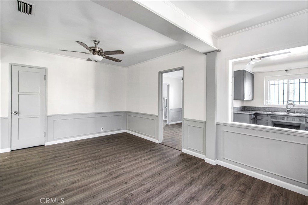9130 S Wilton Place Property Photo 3