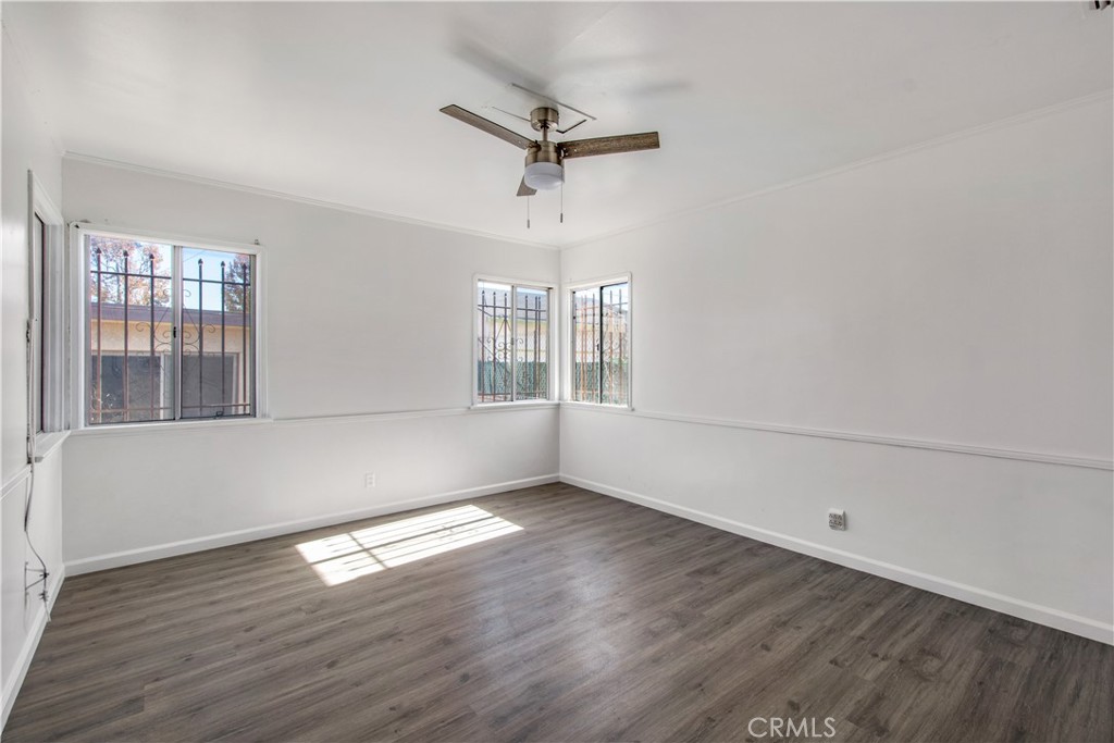 9130 S Wilton Place Property Photo 8