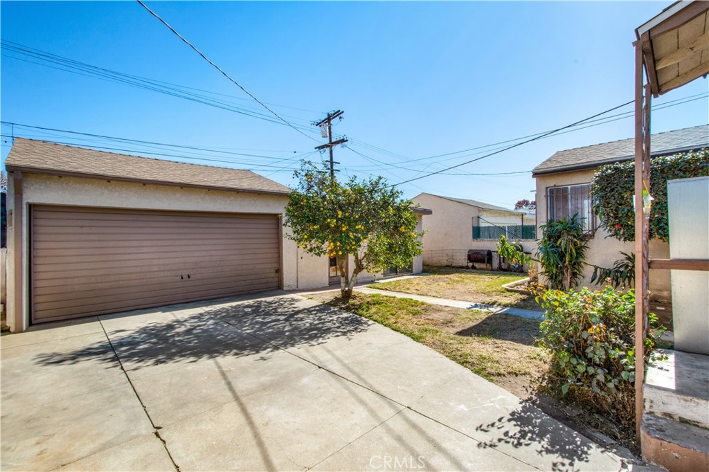 9130 S Wilton Place Property Photo 9