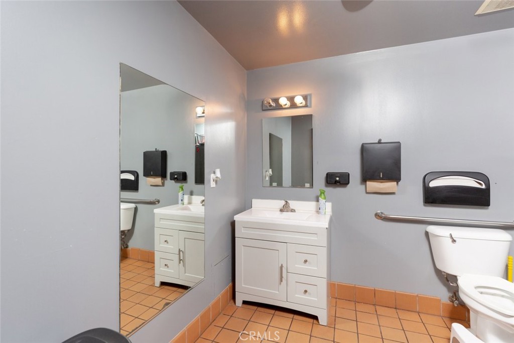 205 N Victory Boulevard Property Photo 18