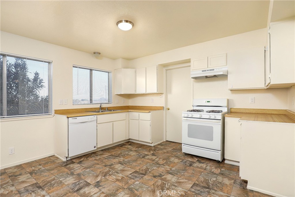 6611 California City Boulevard Property Photo 4