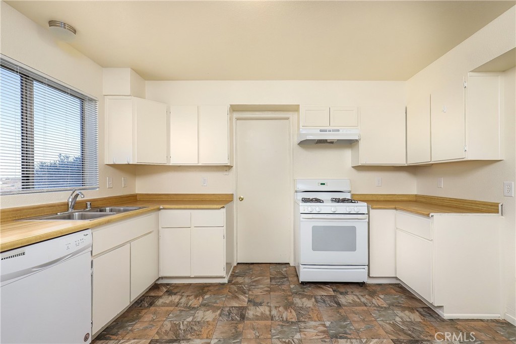 6611 California City Boulevard Property Photo 6