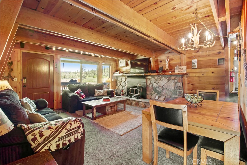 1124 Club View Drive Property Photo 9