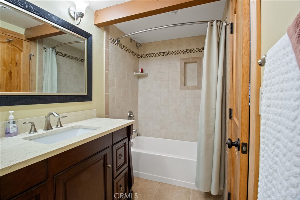 1124 Club View Drive Property Photo 17