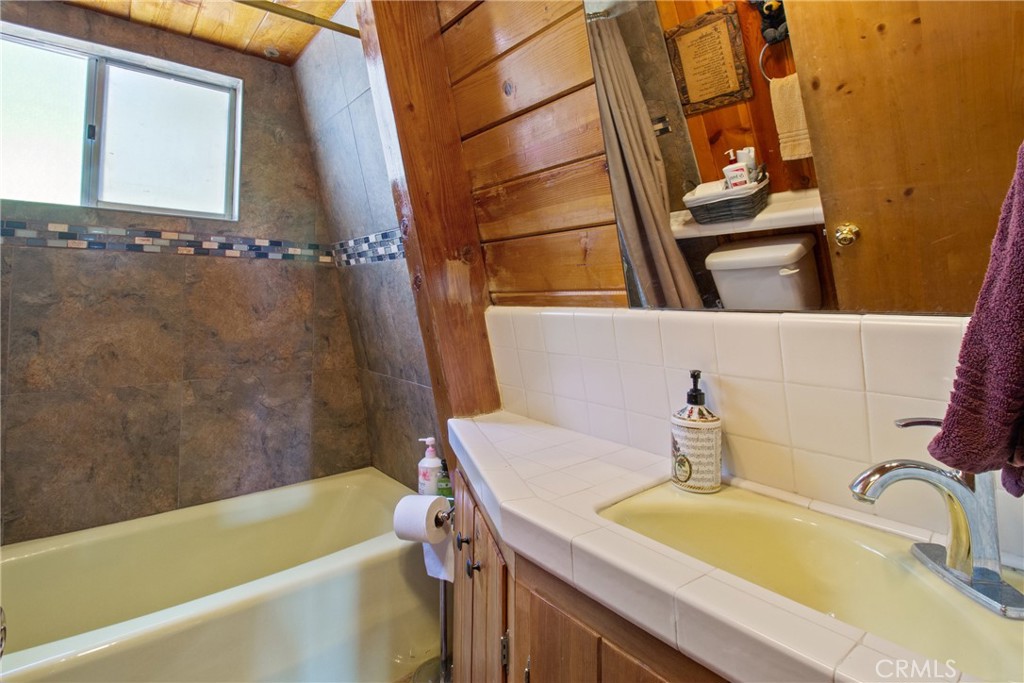 1124 Club View Drive Property Photo 18