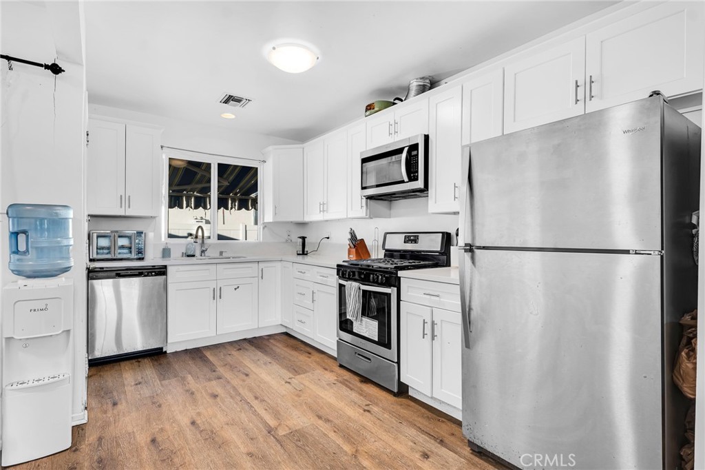 22137 Gault Street Property Photo