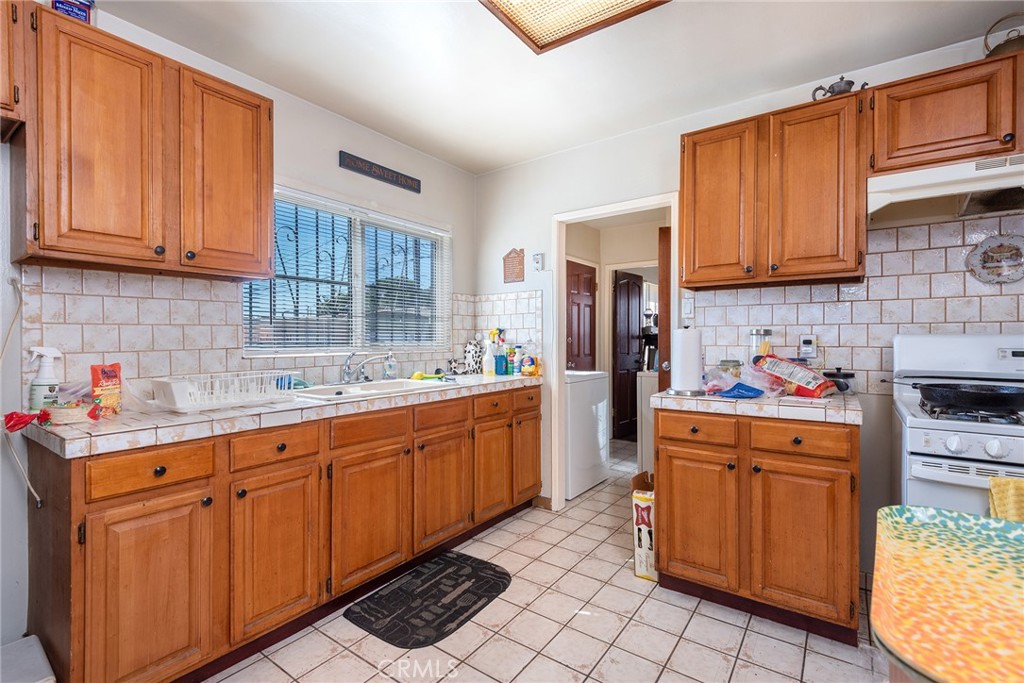 1657 W 67th Street 2 Property Photo 5