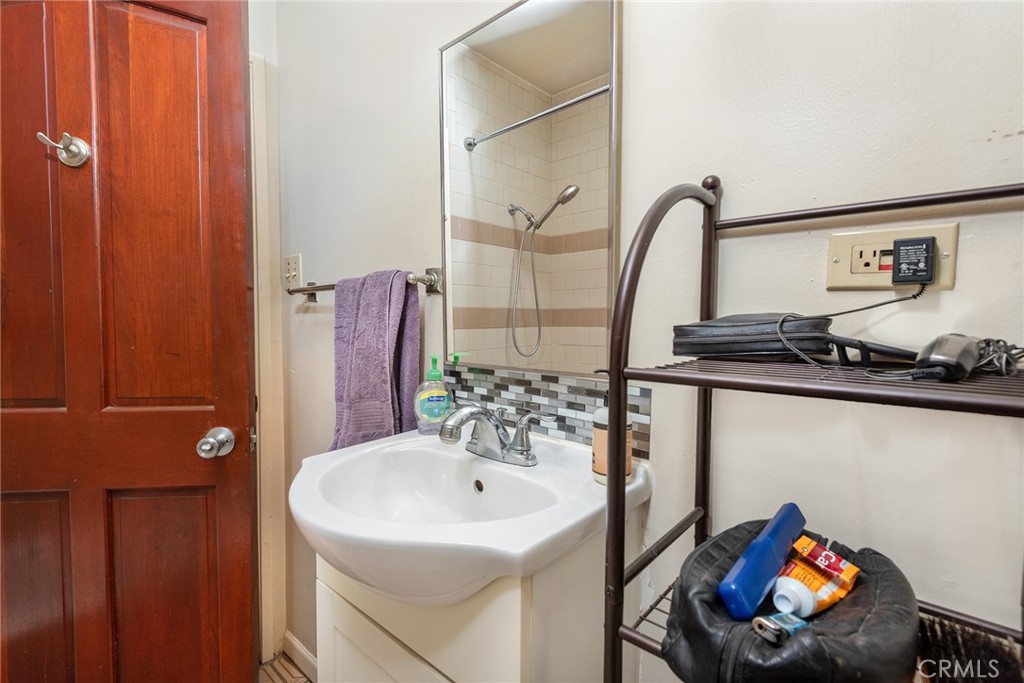 1657 W 67th Street 2 Property Photo 8