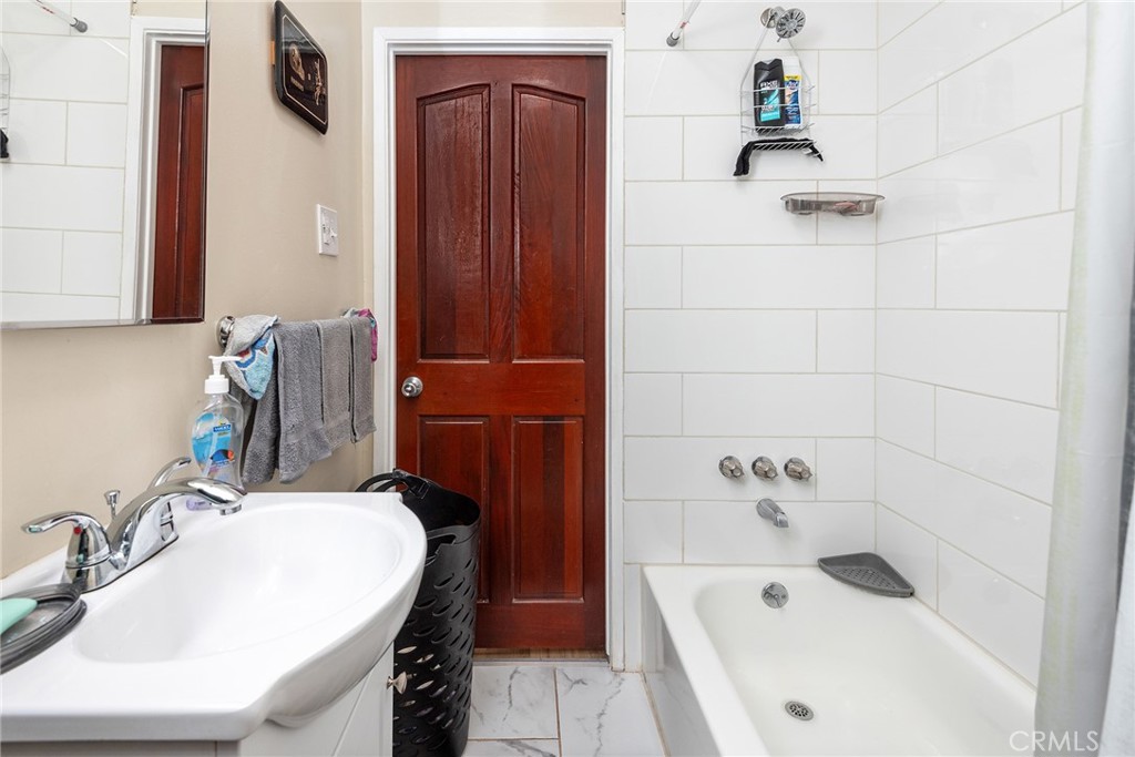 1657 W 67th Street 2 Property Photo 23