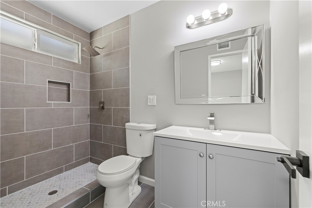 638 E Pillsbury Street Property Photo 11