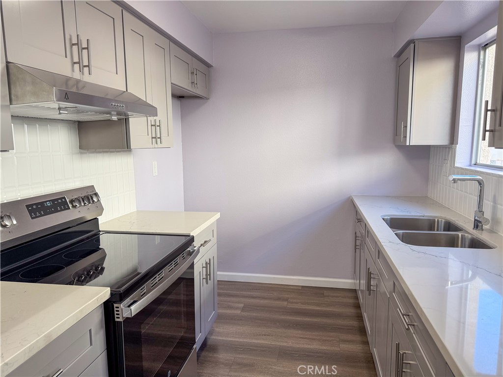 7631 Reseda Boulevard 42y Property Photo 6
