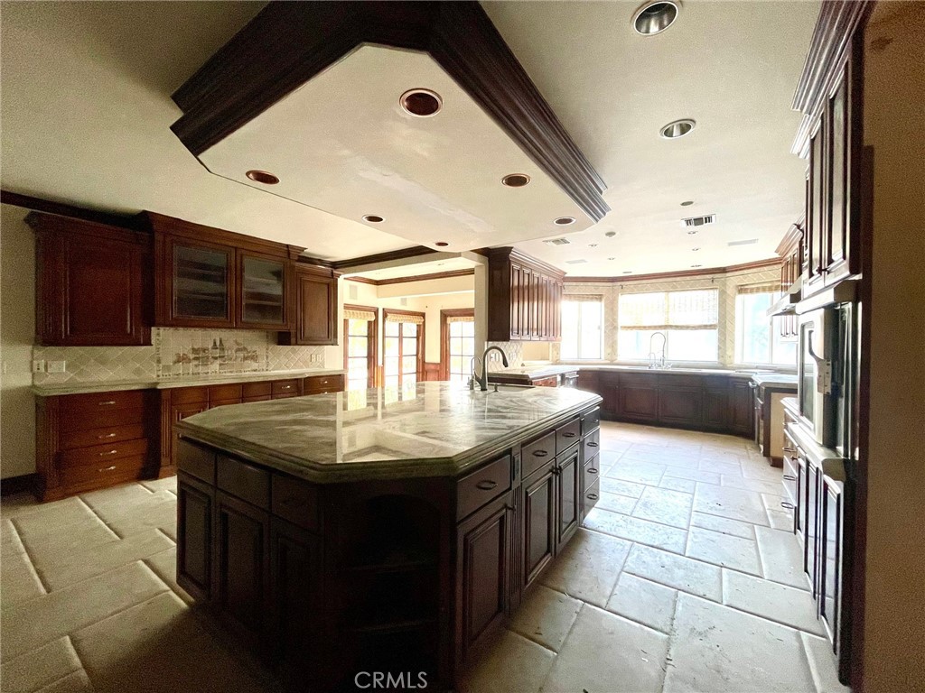 24756 Eilat Street Property Photo 9