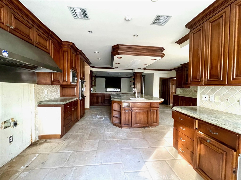 24756 Eilat Street Property Photo 14