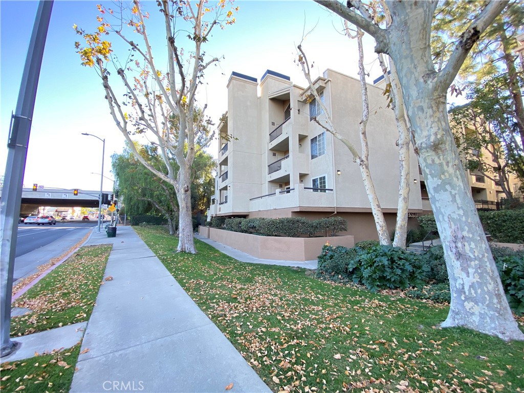 5515 Canoga Avenue 115 Property Photo