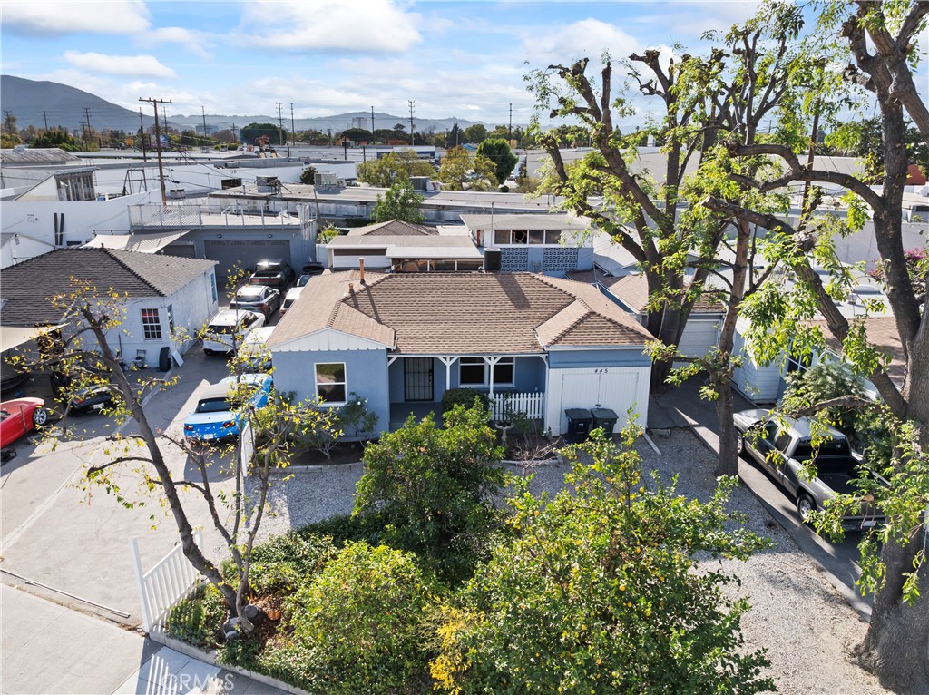 445 N Moss Street Property Photo 2