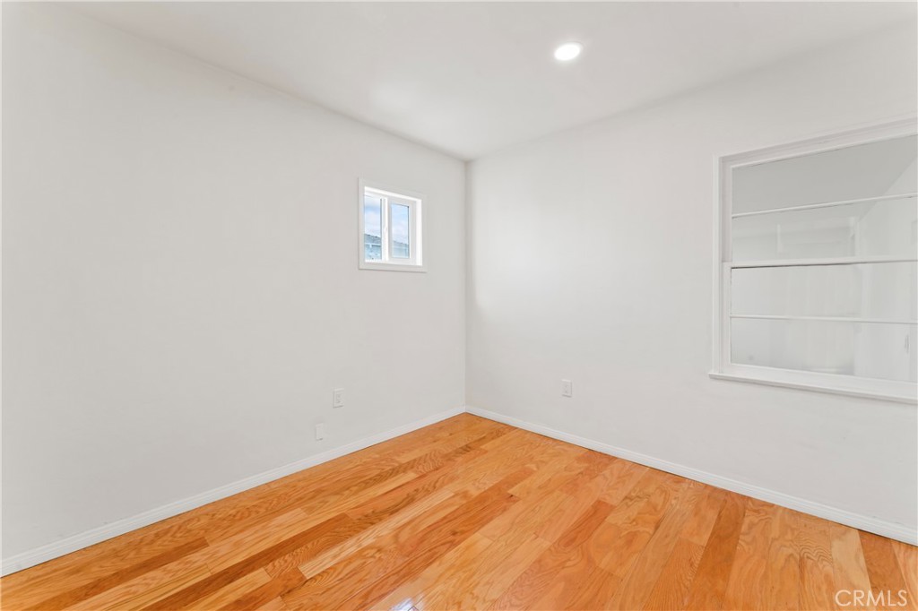 445 N Moss Street Property Photo 4