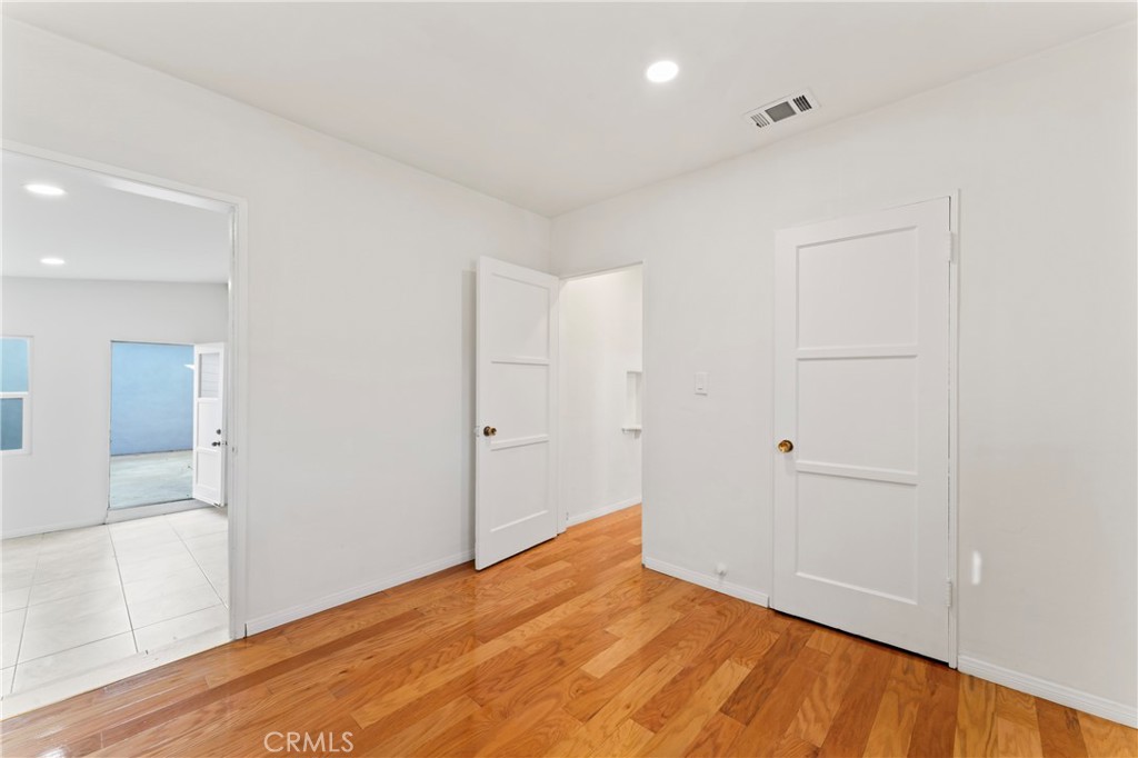 445 N Moss Street Property Photo 5