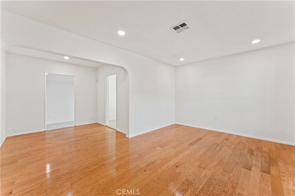 445 N Moss Street Property Photo 7