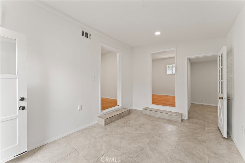 445 N Moss Street Property Photo 10