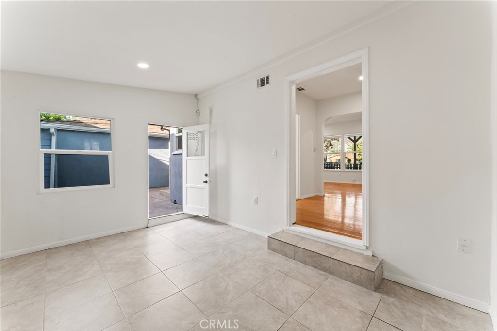 445 N Moss Street Property Photo 11