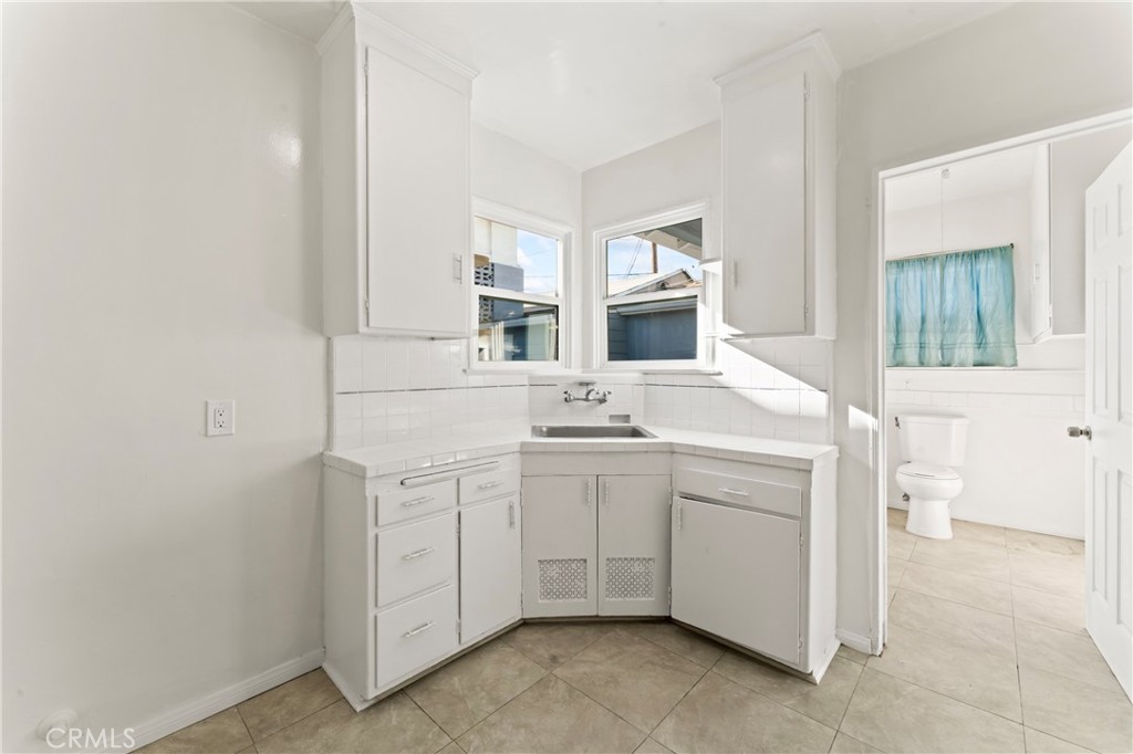 445 N Moss Street Property Photo 12