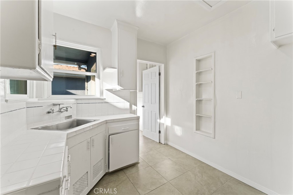 445 N Moss Street Property Photo 13