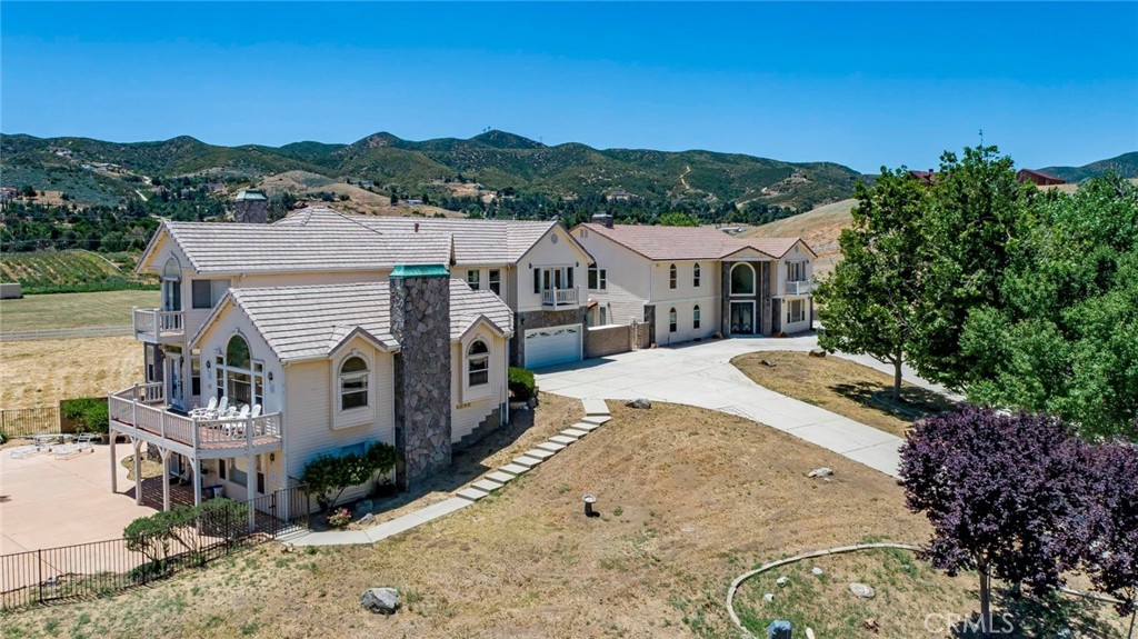 9250 Elizabeth Lake Road Property Photo