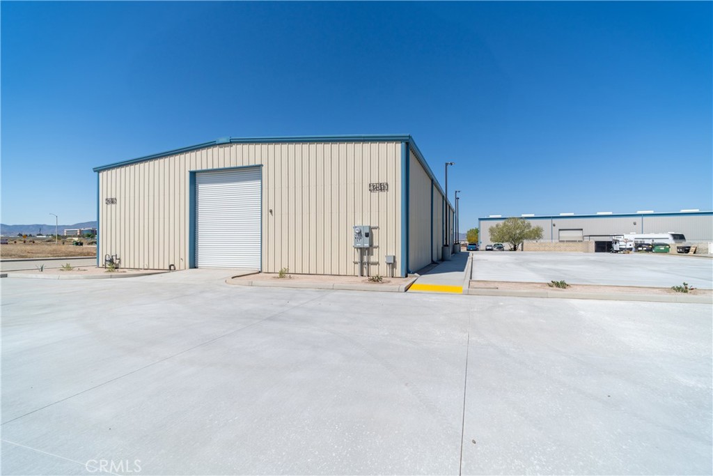 42515 Wall Street Property Photo 2