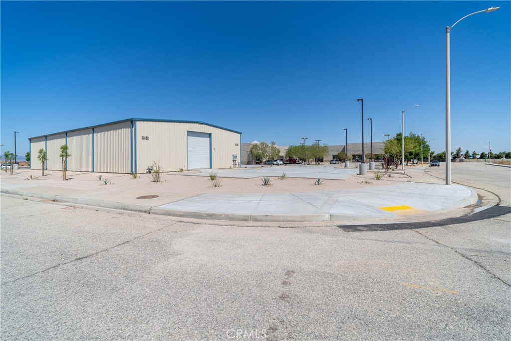 42515 Wall Street Property Photo 3