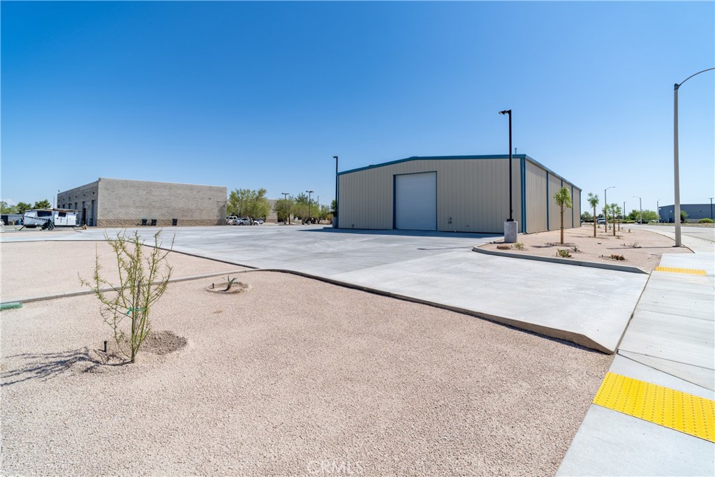 42515 Wall Street Property Photo 5