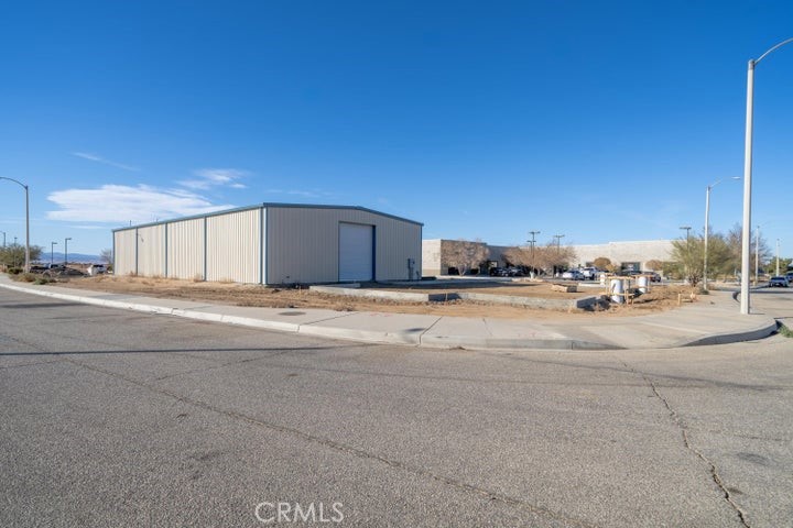 42515 Wall Street Property Photo 12