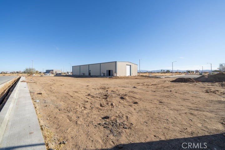 42515 Wall Street Property Photo 20