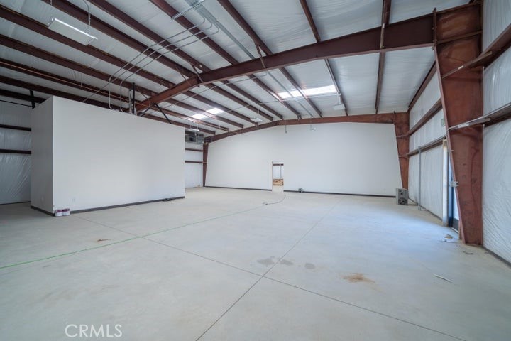 42515 Wall Street Property Photo 24