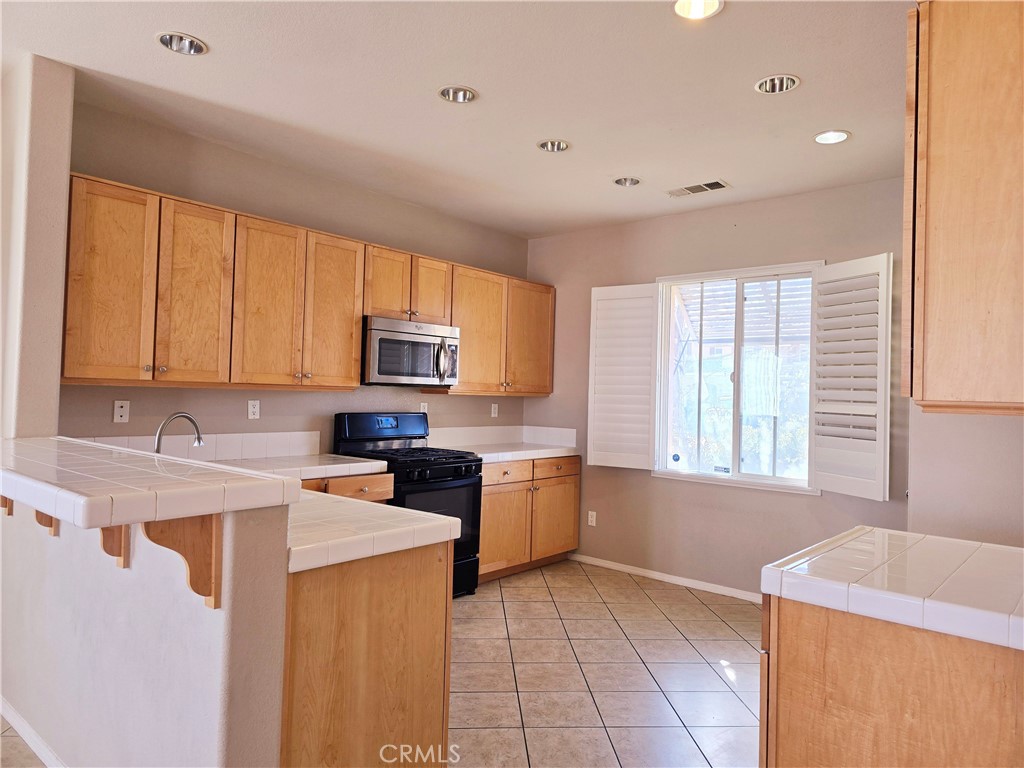 5765 W Avenue K2 Property Photo 3