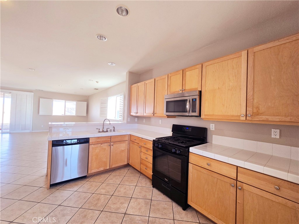 5765 W Avenue K2 Property Photo 4