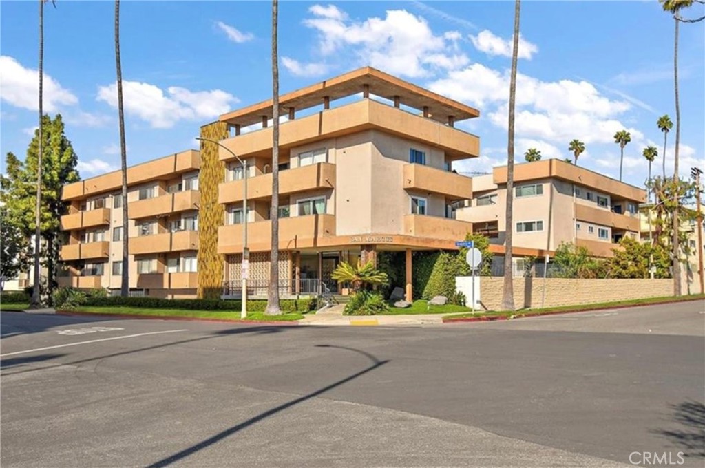 358 S Gramercy Place 304 Property Photo 1