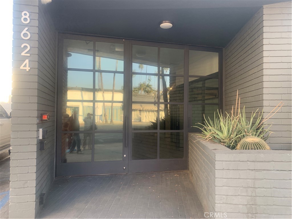 8624 Wilshire Boulevard Property Photo 1