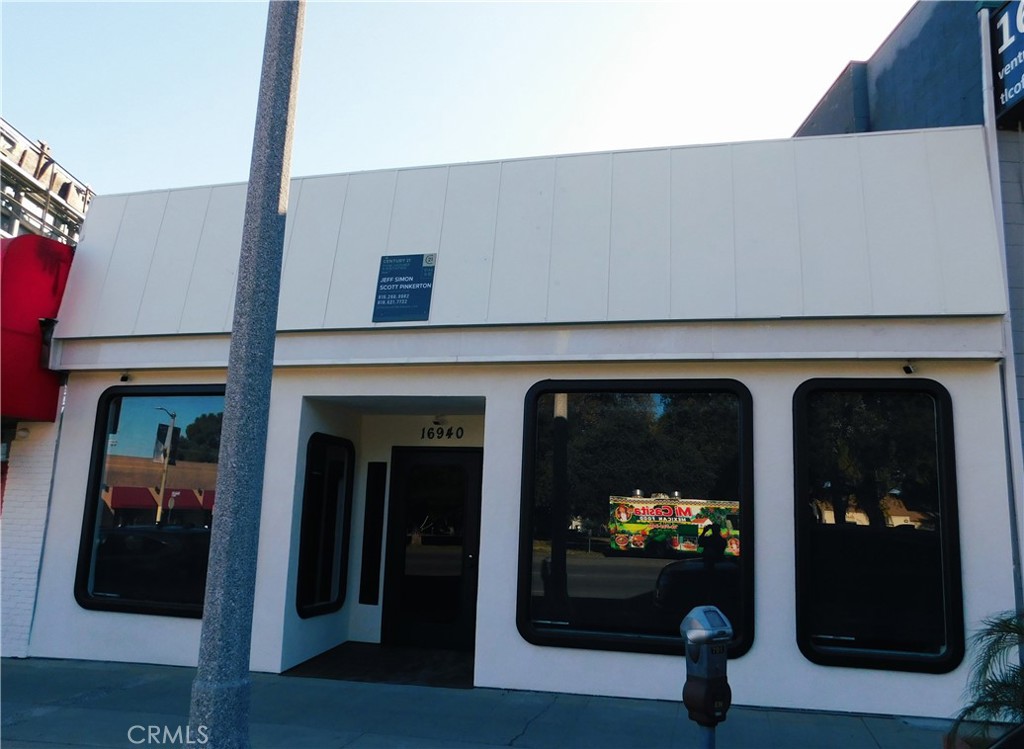 16940 Ventura Boulevard Property Photo 2