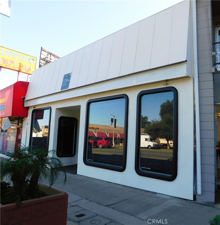 16940 Ventura Boulevard Property Photo 3
