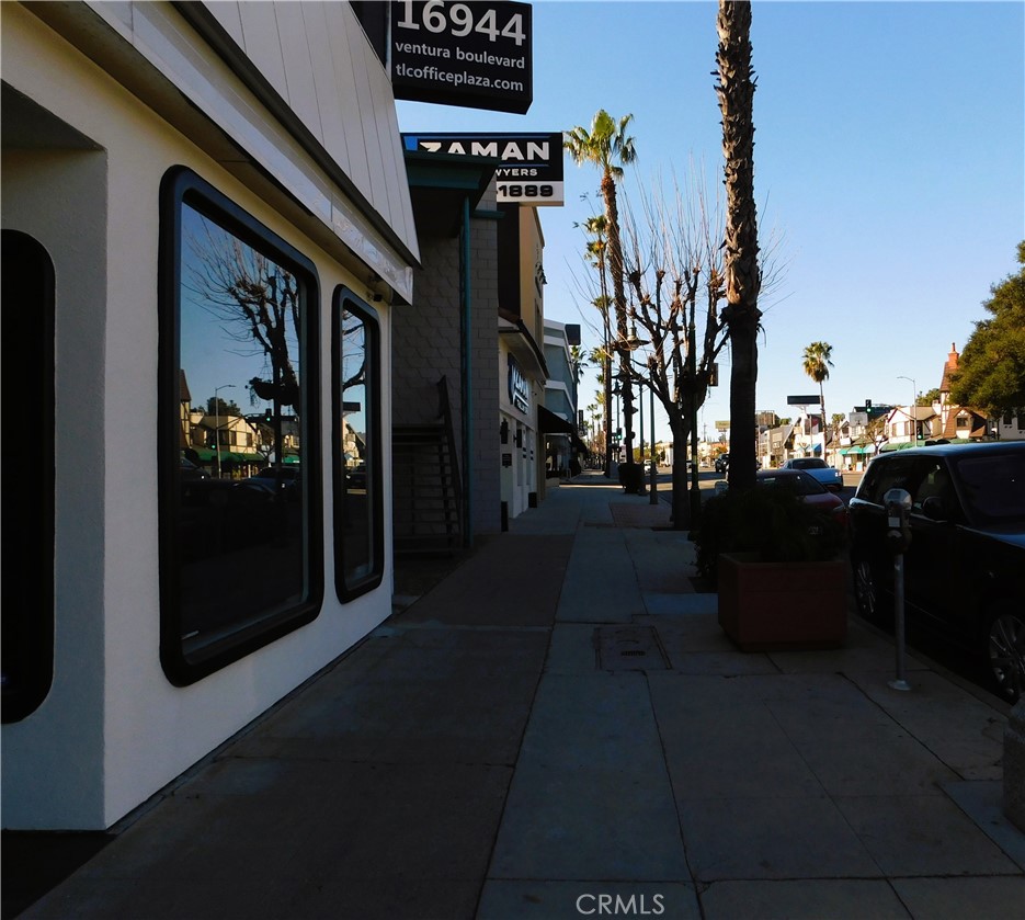 16940 Ventura Boulevard Property Photo 4