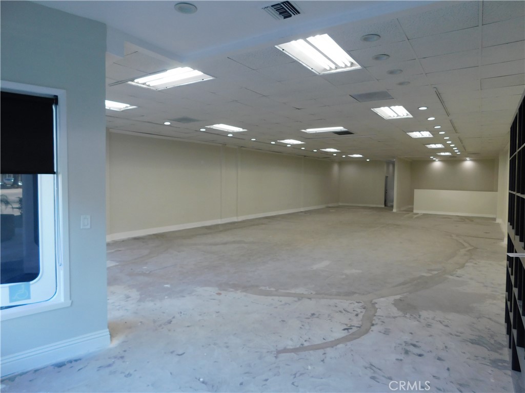 16940 Ventura Boulevard Property Photo 8
