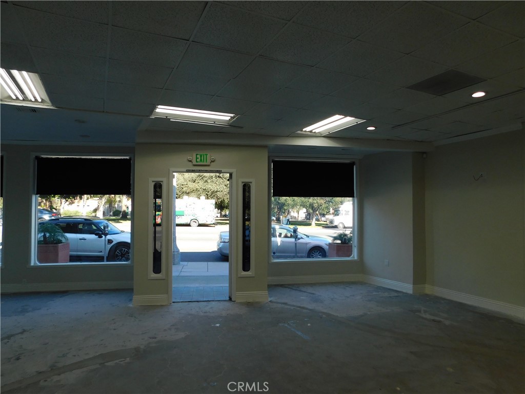 16940 Ventura Boulevard Property Photo 9