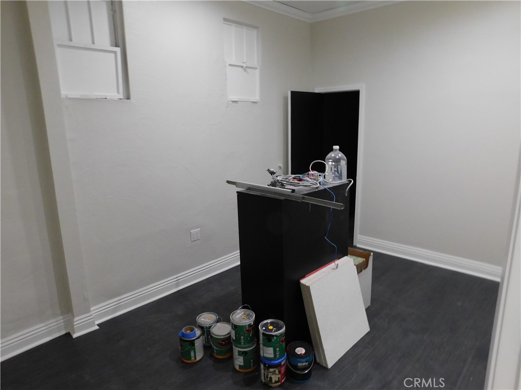16940 Ventura Boulevard Property Photo 15