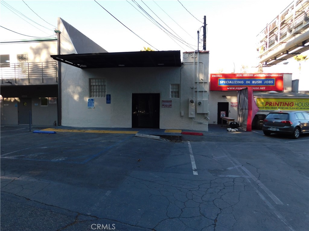 16940 Ventura Boulevard Property Photo 17