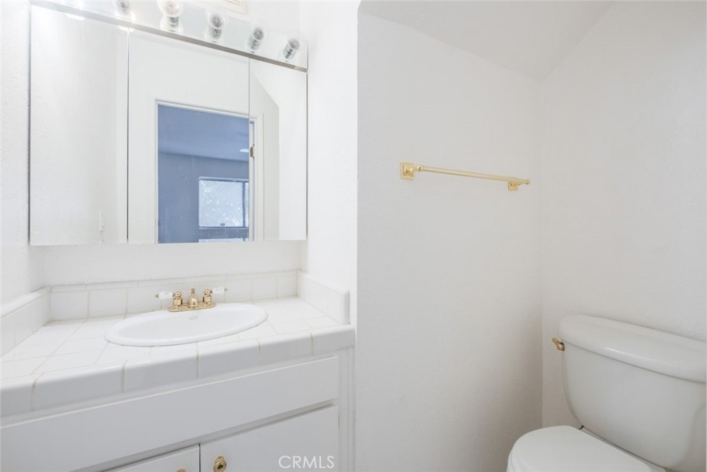 21017 Gresham Street 16 Property Photo 8